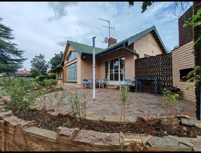 3 BEDROOM HOUSE FOR SALE IN THREE RIVERS